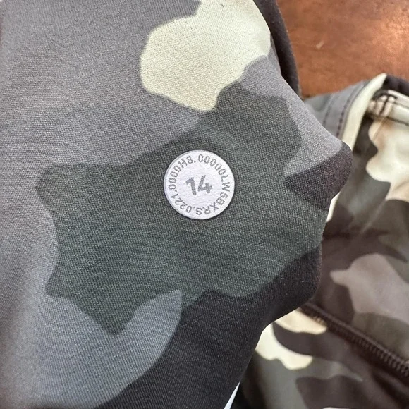 Lululemon Leggings Womens 14 Green Camo High Rise 7/8 Side Pockets Yoga Gym - Picture 7 of 10